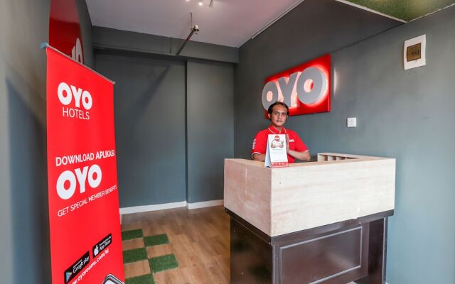Oyo 129 Bassura City Apartment