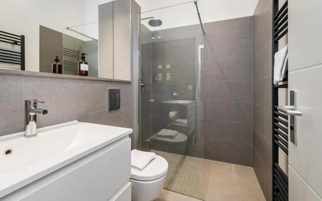 Stylish New Cube Loft II by Berlin-Wall-Apartments