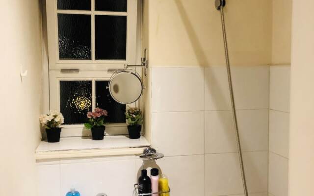 3bed apartment next to eurostar station