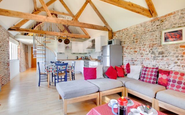 Traditional Holiday Home in Briston With Garden