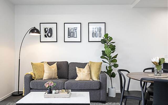 CANBERRA CHIC-hosted by:L'Abode Accommodation