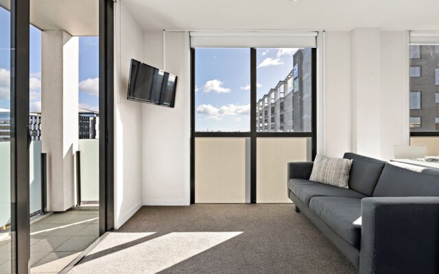 QV Lovely 1 Bedroom w Parking 1069