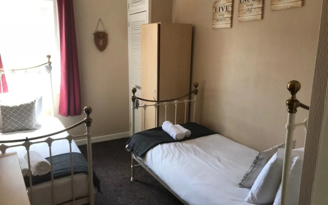 Crags View Apartment