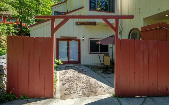 Yosemite Magic Studio "B"