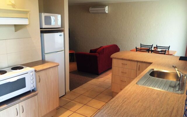 Heritage House Motel & Units