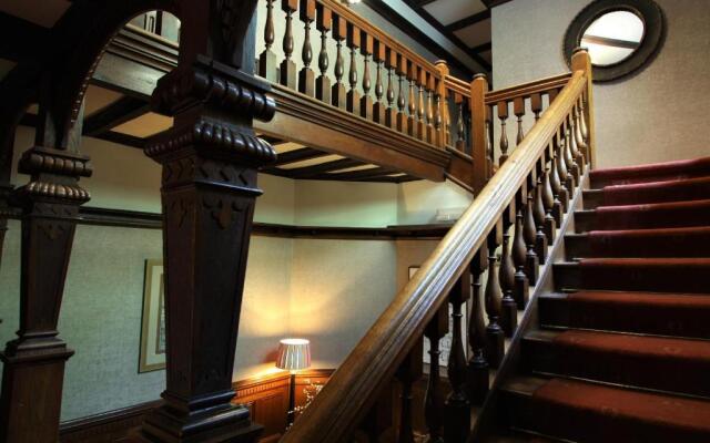 Ravenstone Manor