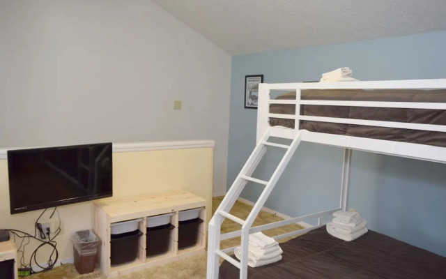 Claim_jumper_townhouse_19