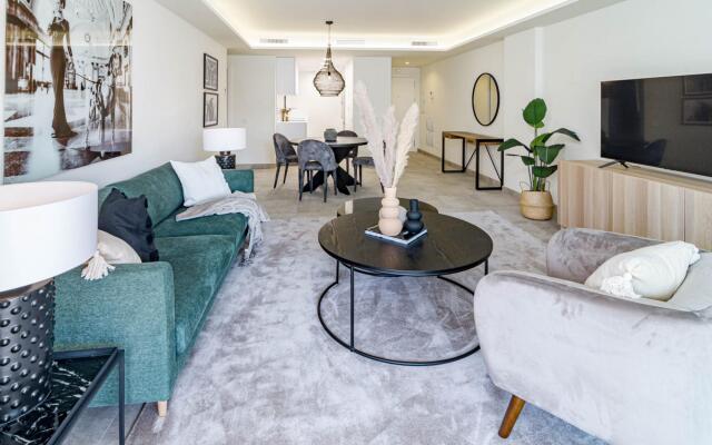 INF32L- Modern city apartment, families only