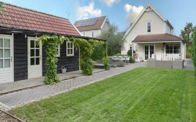 Zeeland Retreat; Sauna and Seaside Charm