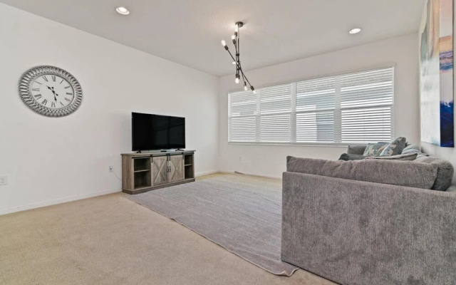 Beautiful Spacious House By Disney