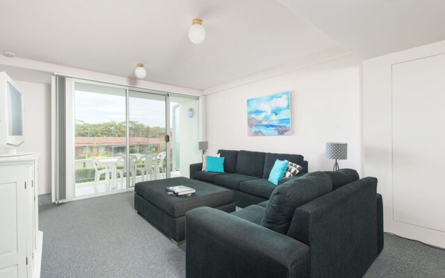 9 Cirrus at Fingal Bay