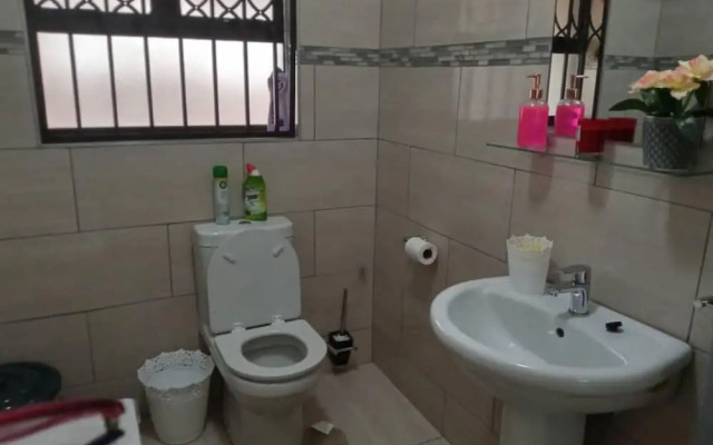 Luxurious 3 bed House Modern Open Plan- Borehole - 2046