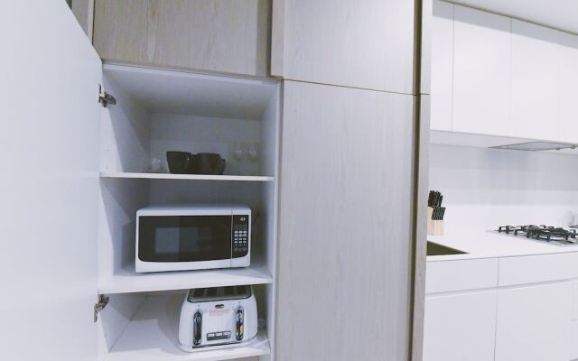 HFN Riverside Docklands Apartment