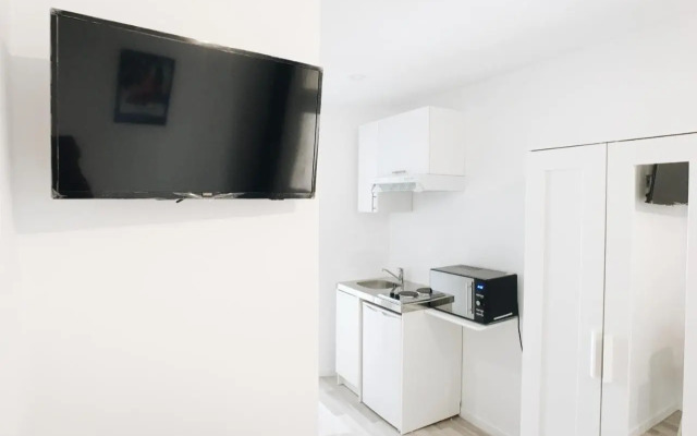 Beautiful bright studio near Montparnasse