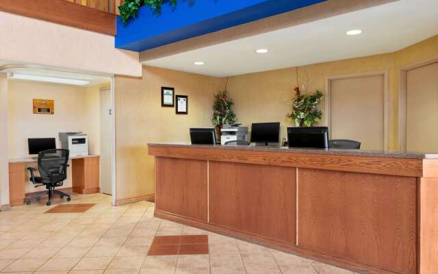 Days Inn & Suites by Wyndham Thompson