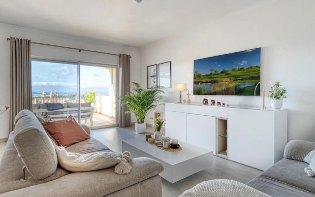 7 Boa Nova Immaculately Presented TWO Storey TOW