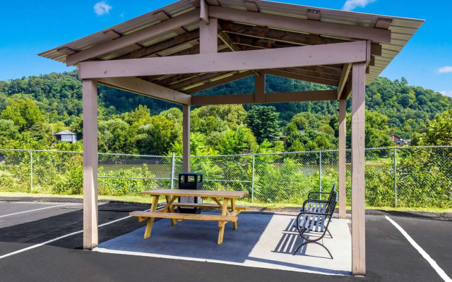 Comfort Inn Charleston South Charleston, WV