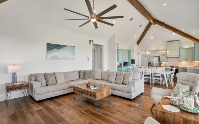 Tidewater 4 Bedroom Home by RedAwning