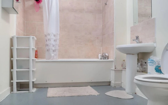 Pioneer Close - Deluxe Guest Room 1