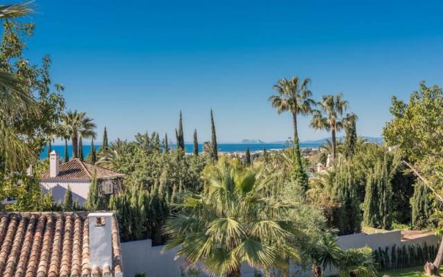 Magnificent And Modern Decorated Villa