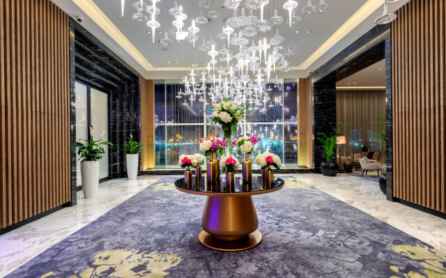 Отель Taj Jumeirah Lakes Towers