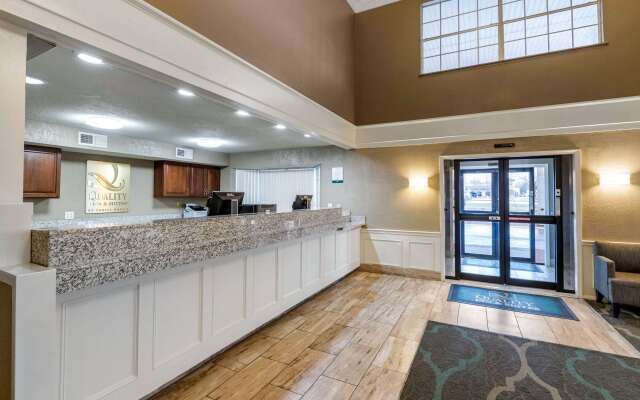 Quality Inn & Suites Des Moines - Merle Hay Road