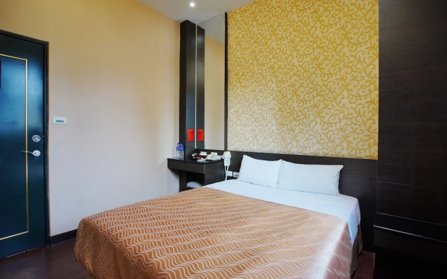 Happy Hotel