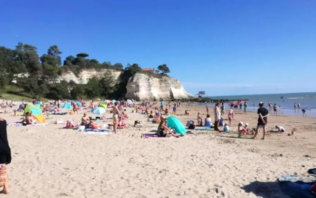 House With 2 Bedrooms In Meschers Sur Gironde With Enclosed Garden