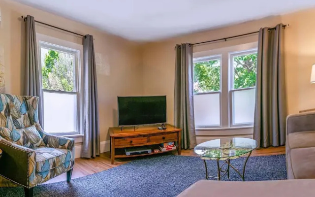 Pioneer House - North Suite