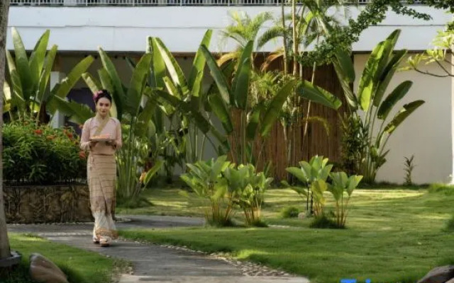 Xishuangbanna Peacock Valley Hot Spring VILLA Resort