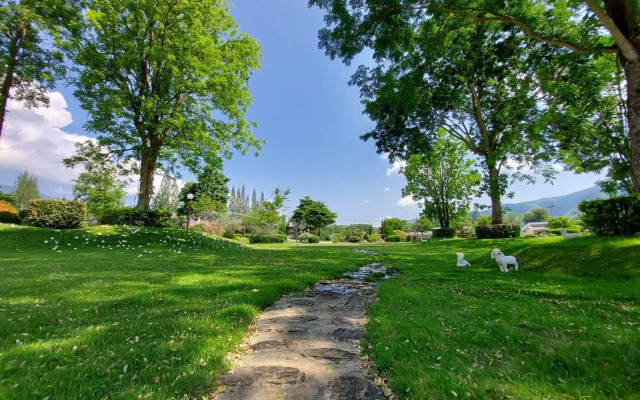 Tanaosri & Creekside Resort