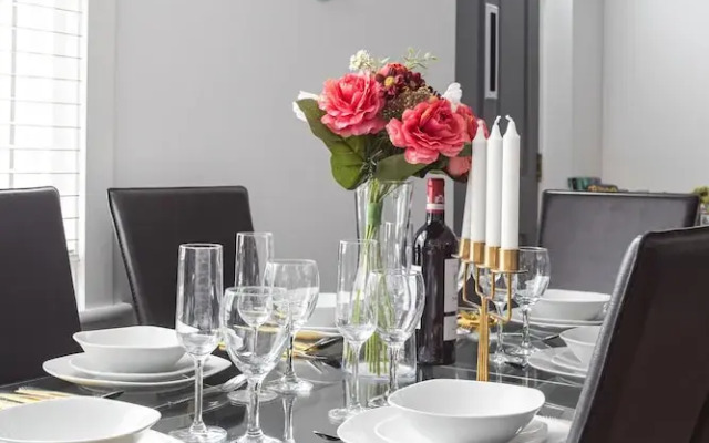 Malone Crescent Apartment