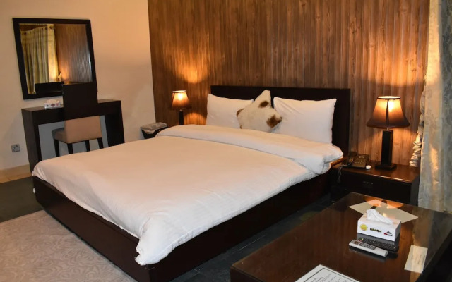 Safari Club 2 Bahria Town