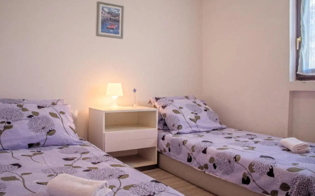 Three-Bedroom Apartment Jadranovo with an Outdoor Swimming Pool 08