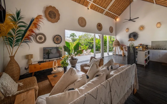 Traditional Private Villa, 3 BR, Uluwatu