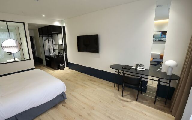 Orchid Hotel