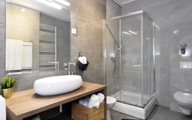 Premium Central Apartment & Room