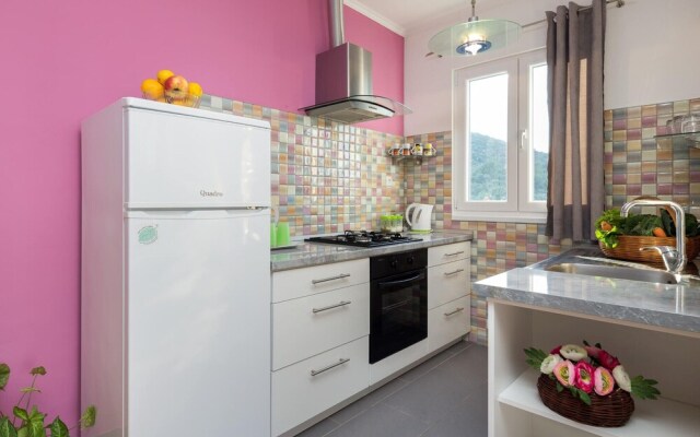 3 - Modern Apartment With Garden, 80m From Beach