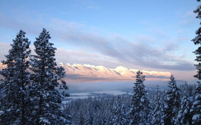 Cedar House Restaurant & Chalets