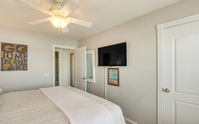 'bittersweet Lakefront Retreat' w/ Hot Tub & Dock!