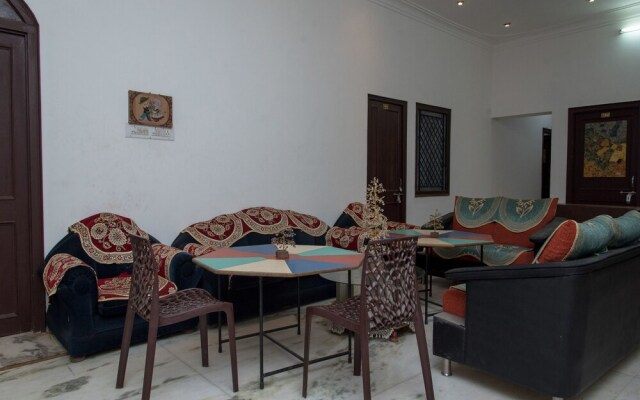 OYO 16825 Home Cozy Green View Stay Goverdhan Villas