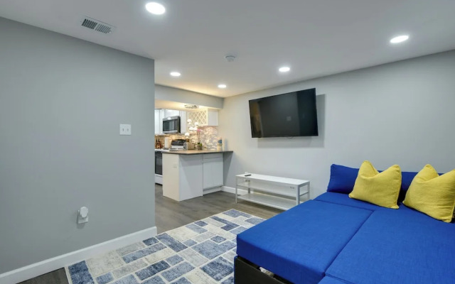 Convenient DC Studio Near Metro Stop!