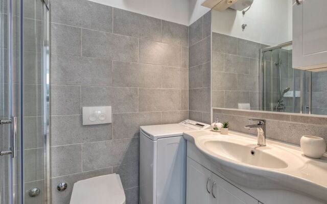 Pool And Garden Apartment Happy Sound