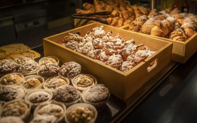 Miramar Sunny Hotel & Residence