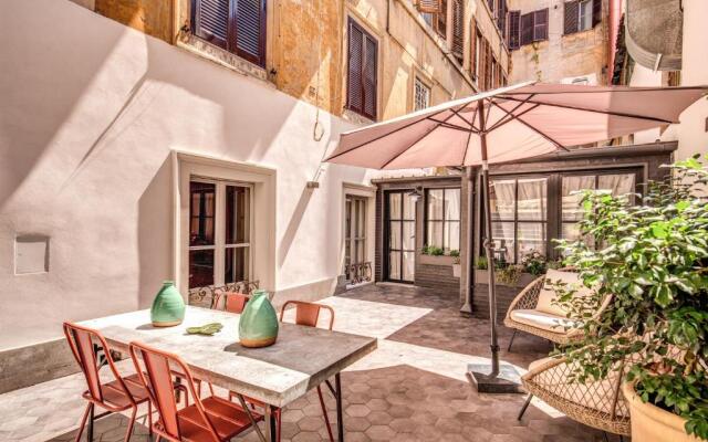 DeCharme apartment with terrace in Monti
