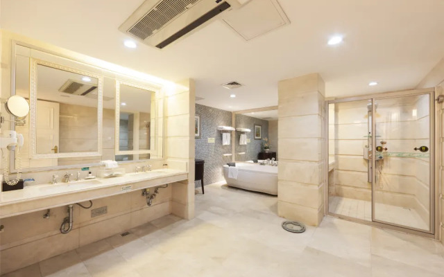 Zhaoqing Senlan Yunhai Hotel