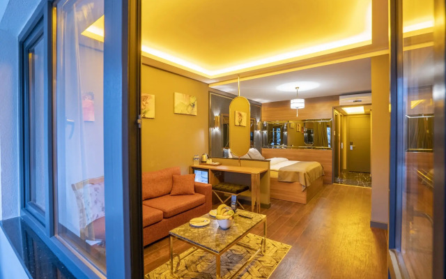 216 Eagle Palace Suite