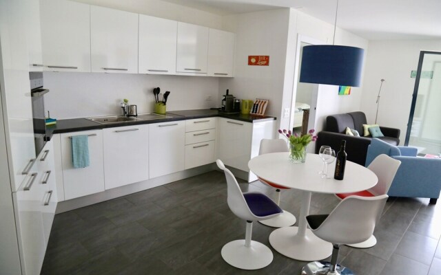 Beautiful Lake-view Apartment