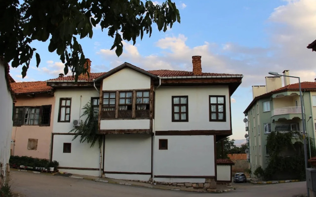 Yalvac Konaklari