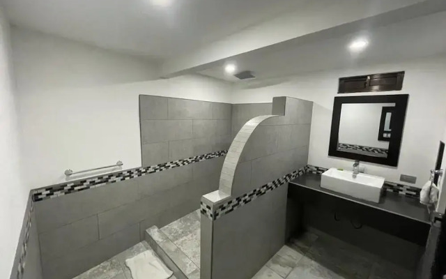 Hotel Blue Marlin - Nightclub & Sports Bar on Site